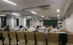 人多大学教室图片（人多大?）