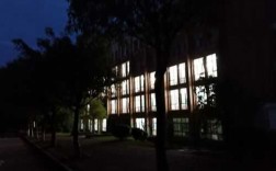 夜间中学教室（中学夜景）