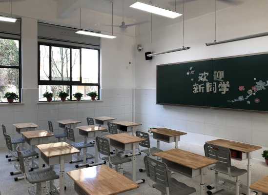 教室墙面涂料修缮原因（学校教室墙面用什么漆）-图1