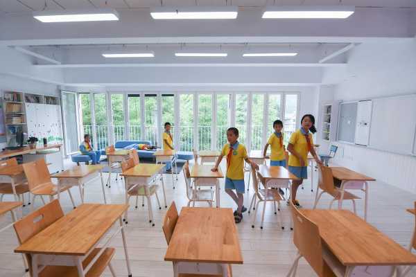 本地小学教室图片（本地小学与小学之间的办学条件差距大吗）-图2