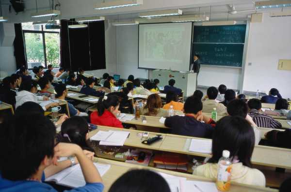 将大学教室照片（大学教室照片上课）-图2