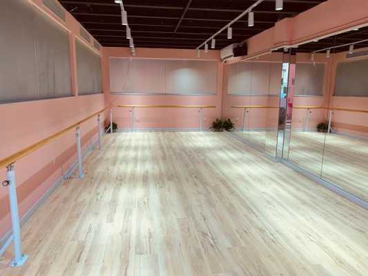 舞蹈教室装修地板（舞蹈教室木地板效果图）-图2