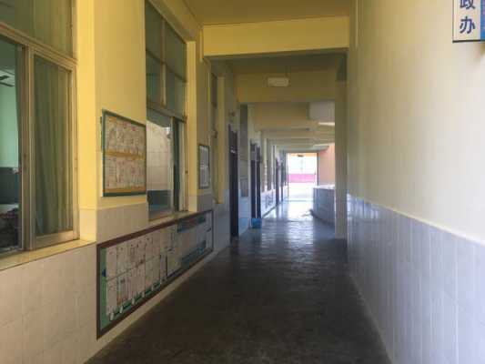 教室内走廊（教室内走廊多宽）-图2
